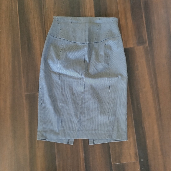 Express pencil skirt - Picture 1 of 3